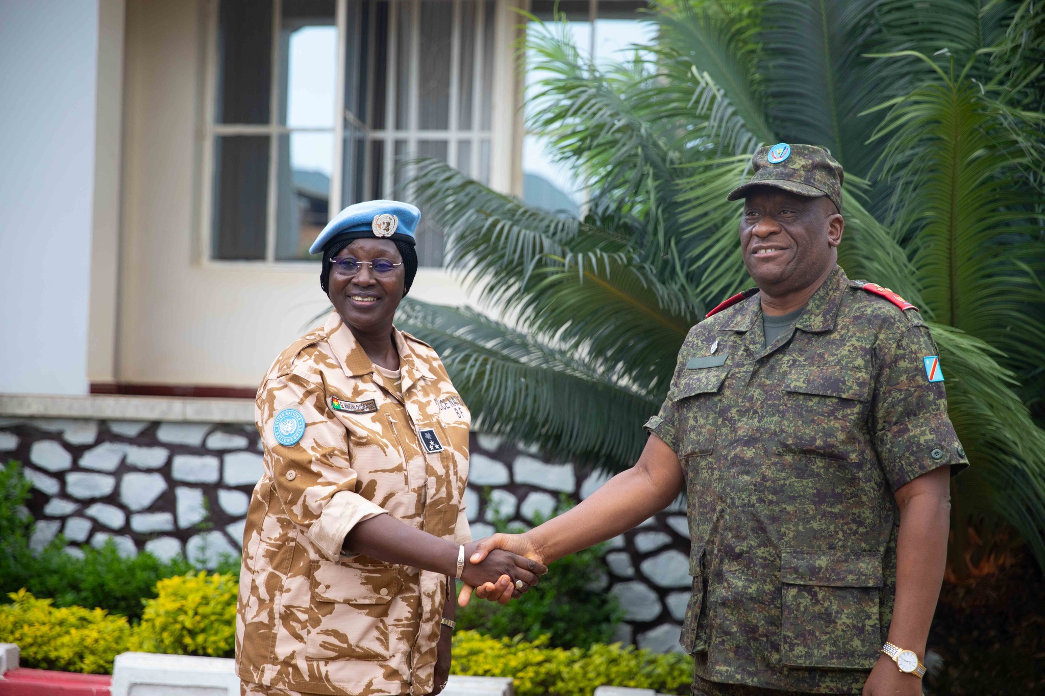 la Cheffe de la composante Police de la #MONUSCO, l’Inspectrice générale de police Mamouna Ouédraogo, en compagnie du Gouverneur militaire de l’Ituri